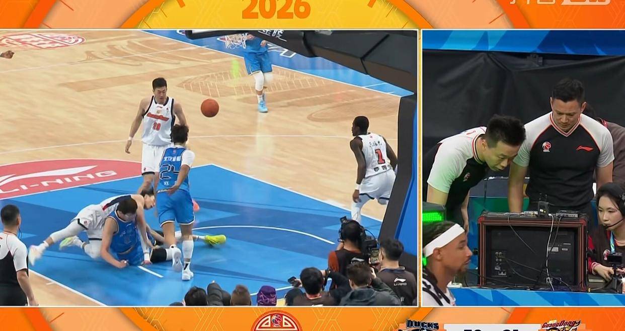 ju11.co-裁判吹罚争议不断,引发球迷热议的原因